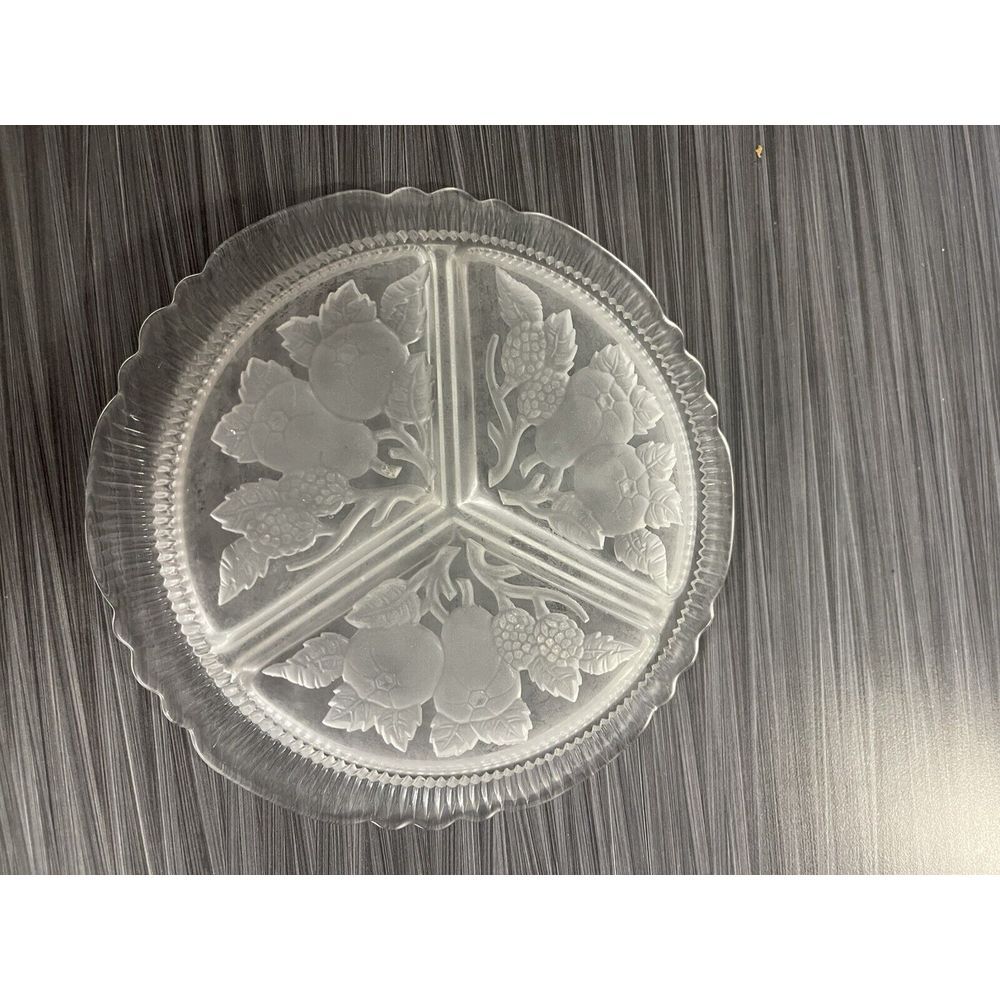 VINTAGE Round Clear Pressed Glass 3 Section Relish Candy Trinket Tray -‎ 7" - Picture 2 of 3